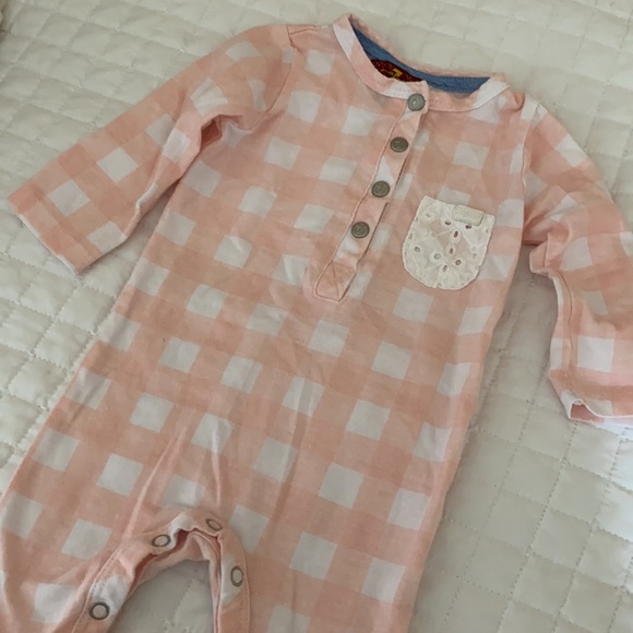 7 for all Mankind Baby pink plaid onesies Sz 0-3m - Picture 2 of 4